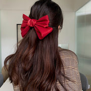バレッタ レディース ヘアアクセサリー 髪飾り 髪留め リボン 蝶結び 大きめ 光沢感 存在感 上品 シンプル カジュアル フォーマル ヘアアレンジ まとめ髪 デイリー 普段使い お出かけ おしゃれ かわいい エレガント ファッション小物 雑貨 女性 レッド ブラック ホワイト ピンク パープル アズキ グレー