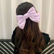 バレッタ レディース ヘアアクセサリー 髪飾り 髪留め リボン 蝶結び 大きめ 光沢感 存在感 上品 シンプル カジュアル フォーマル ヘアアレンジ まとめ髪 デイリー 普段使い お出かけ おしゃれ かわいい エレガント ファッション小物 雑貨 女性 レッド ブラック ホワイト ピンク パープル アズキ グレー