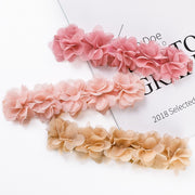 ヘアバンド ヘッドバンド ベビー 赤ちゃん キッズ 子供 ヘアアクセサリー 髪飾り 女の子 フラワー 花びら かわいい おしゃれ キュート ガーリー シンプル 記念撮影 フォト お出かけ お散歩 イベント お祝い 赤 ピンク 白 青 紫 茶