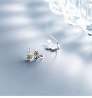 フックピアス 両耳用 レディース アクセサリー 女性用 小粒 小さめ シンプル フラワー 梅 花 おしゃれ かわいい 上品 フェミニン オフィス お出かけ デート カジュアル デイリー ギフト プレゼント 贈り物 普段使い 婦人用