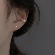 イヤーカフ イヤカフ 単品 片耳用 1個売り レディース アクセサリー シルバーカラー ゴールドカラー ラインストーン キラキラ シンプル 幅広 高級感 高見え 上品 エレガント メタル クロス ウェーブ 存在感 ピアスホール不要 軟骨 イヤークリップ 挟む 存在感 ギフト プレゼント 穴あけ不要 女性用 おしゃれ ファッション小物 おしゃれ 婦人用 プレゼント 贈り物 ギフト 誕生日 記念日 お出かけ ファッション小物