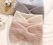 ヘアバンド 洗顔用 単品 1個 レディース ヘッドバンド ねじり ツイスト ふわふわ もこもこ 無地 単色 おしゃれ かわいい バス用品 メイク お風呂 リラックスタイム 顔洗い 日用品雑貨