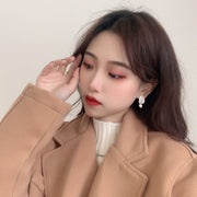 ピアス イヤリング レディース 女性 アクセサリー ファッション雑貨 アシンメトリー アシメデザイン 左右非対称 楕円 大きめ フェイクパール ゴールドカラー ホワイト カーキ エレガント かわいい キュート おしゃれ プレゼント ギフト