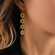 ピアス フックピアス レディース アクセサリー 女性用 ゴールドカラー お花 揺れる ゆらゆら 可愛い おしゃれ 記念日 誕生日 プレゼント 贈り物 ギフト ファッション小物