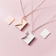 ネックレス アクセサリー レディース 女性用 シルバーカラー ローズゴールド 手紙 封筒 かわいい おしゃれ ギフト 記念日 誕生日 プレゼント 贈り物 デート 女子会 パーティー お呼ばれ ファッション小物 婦人用 女の子 銀色