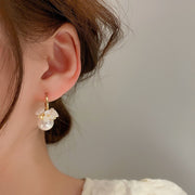 ピアス フープピアス 両耳用 レディース アクセサリー ラインストーン フェイクパール フラワー 清楚 かわいい 上品 高級感