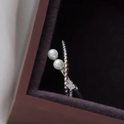 指輪 オープンリング レディース アクセサリー ファッションリング フェイクパール クロス ねじれ 上品 おしゃれ 女性用 婦人用 服飾小物 プレゼント 誕生日 記念日 贈り物 ギフト お出かけシーン