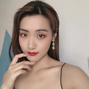 ピアス ロングピアス スタッドピアス レディース 女性 アクセサリー 耳飾り フラワー 花 揺れる チェーン ゆらゆら きらきら 上品 大ぶり 華やか おしゃれ きれいめ かわいい シンプル お出かけ お呼ばれ パーティ 金色