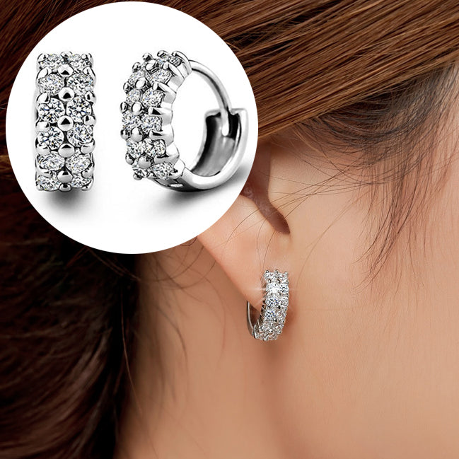 フープピアス リングピアス アクセサリー レディース 両耳用 女性用 中折れ式 ラインストーン 輪っか 耳飾り おしゃれ かわいい フェミニン 大人上品 キラキラ お出かけ デート オフィス 通勤 エレガント ギフト プレゼント 贈り物 婦人用