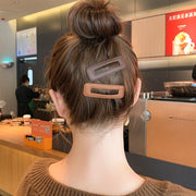 ヘアクリップ 髪留め 2個セット レディース 女性 ヘアアクセサリー ファッション雑貨 小物 長方形 パッチン留め 大きめ フェイクレザー 無地 ブラウン ブラック カーキ シンプル カジュアル かわいい キュート おしゃれ
