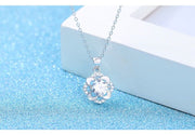 ペンダントトップ ペンダントヘッド レディース アクセサリー プレゼント 誕生日 花 フラワー ラインストーン ビジュー 小さめ 小ぶり 華奢 天然石風 宝石風 シルバーカラー 普段使い お呼ばれ お出かけ 上品 かわいい 可愛い おしゃれ きれいめ 女性 彼女 妻 嫁 大人女子 婦人 ガールズ ギフト 贈り物 記念日 母の日