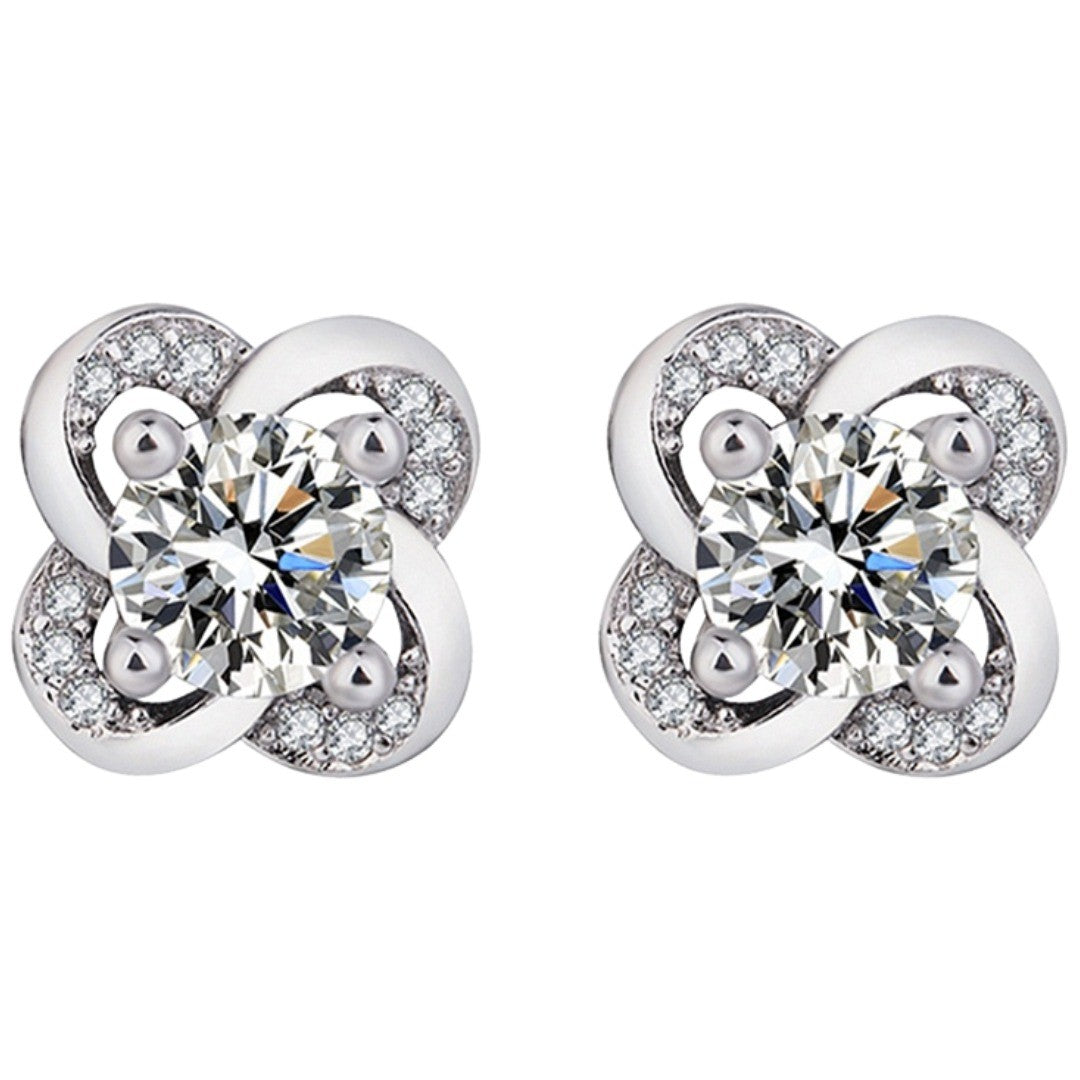 ピアス スタッドピアス レディース 女性 アクセサリー 小ぶり 小さめ フラワー お花 ラインストーン キラキラ シルバーカラー きれいめ お洒落 おしゃれ かわいい 普段使い デイリー お出かけ 耳飾り ギフト プレゼント 婦人用