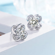 ピアス スタッドピアス レディース 女性 アクセサリー 小ぶり 小さめ フラワー お花 ラインストーン キラキラ シルバーカラー きれいめ お洒落 おしゃれ かわいい 普段使い デイリー お出かけ 耳飾り ギフト プレゼント 婦人用