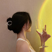 ヘアクリップ バンスクリップ  ヘアアクセサリー レディース 女性 円形 サークル フェイクパール 上品 エレガント 華やか 華奢 シンプル 髪留め ヘアアレンジ まとめ髪 髪飾り 普段使い カジュアル お出かけ おしゃれ OL 会社 通勤 オフィス パーティー 結婚式 入学式 卒業式 ゴールドカラー