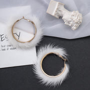 ピアス フープピアス リングピアス レディース 女性 アクセサリー フェイクファー ふわふわ かわいい お洒落 耳飾り ファッション小物 プレゼント ギフト