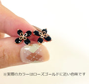 ピアス スタッドピアス レディース 女性 アクセサリー 小ぶり 小さめ 四葉 クローバー お洒落 可愛い ファッション小物 ギフト プレゼント クリスマス ホワイトデー 誕生日 母の日 ブラック 黒 大人