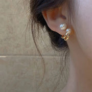 ピアス スタッドピアス バックキャッチピアス レディース 女性 アクセサリー フェイクパール パール調 小ぶり シンプル ゴールドカラー お洒落 上品 大人可愛い お出かけ パーティ デイリー 耳飾り ファッション小物 婦人用 プレゼント ギフト