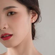 ピアス 両耳用 スタッドピアス アクセサリー レディース 女性 婦人 華奢 花 フラワー デイジー かわいい おしゃれ ギフト プレゼント 贈り物
