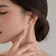 ピアス 両耳用 スタッドピアス アクセサリー レディース 女性 婦人 華奢 花 フラワー デイジー かわいい おしゃれ ギフト プレゼント 贈り物