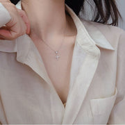 ネックレス ペンダント アクセサリー レディース クロス 十字架 ラインストーン チェーン 細め シンプル 上品 おしゃれ シルバーカラー モチーフ ジュエリー ショート フォーマル