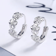 ピアス フープピアス レディース 女性 アクセサリー リング サークル 小ぶり フラワー お花 プルメリア ラインストーン シルバーカラー 上品 お洒落 大人可愛い お出かけ フォーマル パーティ 普段使い デイリー 耳飾り ファッション小物 婦人用 プレゼント ギフト