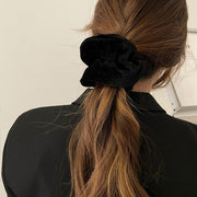シュシュ ヘアゴム 髪ゴム 髪留め レディース 女性 ヘアアクセサリー ファッション雑貨 大きめ 太め ベロア調 無地 ブラック ブラウン ベージュ シック フェミニン シンプル ガーリー 可愛い キュート おしゃれ ライトフォーマル