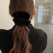 シュシュ ヘアゴム 髪ゴム 髪留め レディース 女性 ヘアアクセサリー ファッション雑貨 大きめ 太め ベロア調 無地 ブラック ブラウン ベージュ シック フェミニン シンプル ガーリー 可愛い キュート おしゃれ ライトフォーマル