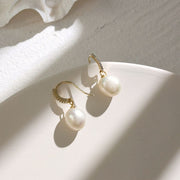 ピアス フックピアス レディース 大人 アクセサリー プレゼント 上品 揺れる ぶら下がり 大粒 フェイクパール ラインストーン ビジュー 宝石風 天然石風 大ぶり 大きめ ビンテージ感 レトロ感 おしゃれ お洒落 かわいい 可愛い きれいめ 普段使い お出かけ お呼ばれ 女性 婦人 彼女 妻 嫁 恋人 友達 大人女子 ギフト 贈り物 誕生日 記念日 母の日 ホワイトデー
