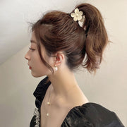 ヘアクリップ バンスクリップ 単品 レディース 女性 婦人 ヘアアクセサリー 髪飾り まとめ髪 髪留め フラワー 花 小ぶり キュート ガーリー かわいい ナチュラル おしゃれ シンプル 単色 ヘアアレンジ お出かけ 通勤 通学 黄 黒 オフホワイト 茶