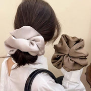 シュシュ ヘアゴム 髪ゴム レディース 大きめ 大ぶり ヘアアクセサリー 髪留め 髪飾り 無地 光沢 可愛い おしゃれ きれいめ 上品 まとめ髪 ヘアアレンジ