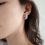 フープピアス レディース アクセサリー C型 ビジュー ラインストーン キラキラ 耳飾り 女性用 おしゃれ かわいい フェミニン エレガント 大人上品 お出かけ カジュアル デイリー フォーマル ギフト プレゼント 贈り物 婦人用
