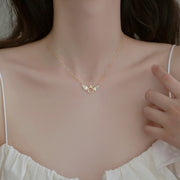 ネックレス レディース 女性 アクセサリー ラインストーン キラキラ 羽 可愛い おしゃれ 上品 大人女子 デート 記念日 誕生日 パーティー 2次会 贈り物 ギフト プレゼント お出かけ ファッション小物