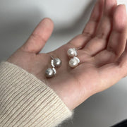 スタッドピアス キャッチピアス レディース アクセサリー 耳飾り フェイクパール ラインストーン シンプル 丸型 パール調 女性用 婦人用 上品 おしゃれ プレゼント 贈り物 ギフト 誕生日 記念日