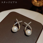 スタッドピアス レディース 女性 アクセサリー ファッション雑貨 大きめ クロス 交差 フェイクパール ホワイト ゴールドカラー シンプル 華やか かわいい エレガント フェミニン プレゼント ギフト