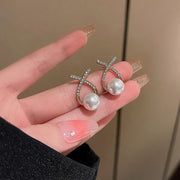 スタッドピアス レディース 女性 アクセサリー ファッション雑貨 大きめ クロス 交差 フェイクパール ホワイト ゴールドカラー シンプル 華やか かわいい エレガント フェミニン プレゼント ギフト