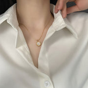 ネックレス アクセサリー レディース 女性用 ゴールドカラー 円形 かわいい おしゃれ シンプル 小さめ ギフト 記念日 誕生日 プレゼント 贈り物 デート 女子会 パーティー お呼ばれ ファッション小物 婦人用 女の子 金色