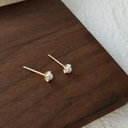 スタッドピアス レディース 女性用 アクセサリー 耳飾り フェイクパール 小ぶり おしゃれ 可愛い シンプル 上品 おでかけ オフィス プレゼント ギフト 贈り物 ゴールドカラー