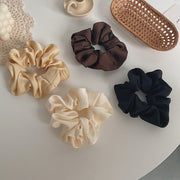 シュシュ レディース ヘアアクセサリー ヘアゴム 髪飾り 髪留め サテン調 ヘアアレンジ 無地 単色 シンプル おしゃれ かわいい 大人可愛い フェミニン 上品 通勤 オフィス 女性用 婦人用