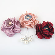 ブローチ ピンブローチ コサージュ レディース アクセサリー シルバーカラー フェイクパール 大粒 お花 フラワー 上品 高級感 高見え エレガント かわいい おしゃれ 大人可愛い お洒落 シンプル 女性 婦人用 プレゼント 贈り物 ギフト 誕生日 記念日 お出かけ 外出 お呼ばれ 結婚式 2次会 スーツ シャツ 帽子 襟元 ストール 入学式 卒業式 パーティー