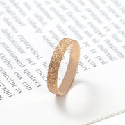 指輪 リング アクセサリー レディース 女性用 ゴールドカラー 金色 キラキラ かわいい おしゃれ シンプル 上品 エレガント ギフト 記念日 誕生日 プレゼント 贈り物 ファッション小物