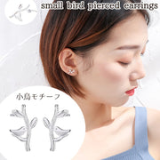 スタッドピアス 小鳥 鳥 キャッチピアス レディース 女性 ピアス シルバーカラー 小さめ 小さい 小ぶり アクセサリー プレゼント 贈り物 おしゃれ シンプル ナチュラル かわいい キュート カジュアル 枝 木 小枝