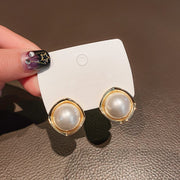 ピアス スタッドピアス レディース アクセサリー プレゼント 上品 大粒 大きめ 大ぶり フェイクパール ラウンド スクエア 台形 幾何学 図形 モチーフ おしゃれ お洒落 きれいめ 普段使い お出かけ お呼ばれ 女性 婦人 彼女 妻 嫁 恋人 友達 ギフト 贈り物 誕生日 記念日 母の日 ホワイトデー
