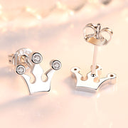 スタッドピアス 両耳用 ポストピアス アクセサリー 王冠 クラウン レディース ラインストーン 女性 シルバーカラー かわいい シンプル 小さめ クリア キラキラ きれいめ 上品 清楚 プレゼント ギフト 贈り物 記念日 婦人用