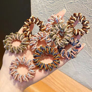 ヘアゴム スプリング 単品 レディース 女性用 ヘアアクセサリー 配色 バイカラー ツイスト ねじり 太め おしゃれ かわいい まとめ髪 ヘアアレンジ ポニーテール ブラック ブラウン ピンク グレー ブルー 黒 茶色 青
