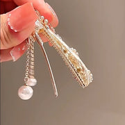 ヘアクリップ 髪留め レディース 女性 ヘアアクセサリー ファッション雑貨 琵琶 楽器型 ワニクリップ くちばしクリップ 中華風 チャイナ風 和風 アジアンテイスト フェイクパール フラワー お花 ゴールドカラー フェミニン ガーリー 可愛い キュート おしゃれ