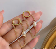 フープピアス リングピアス レディース アクセサリー フェイクパール チェーン 中折れ式 揺れる 華奢 上品 シンプル 大きめ カジュアル フォーマル プレゼント ギフト 贈り物 お祝い 記念日 誕生日 デート 女子会 パーティー 入学 卒業 お呼ばれ お出かけ デイリー 普段使い かわいい おしゃれ フェミニン エレガント 存在感 大人女子 小物 雑貨 女性 ゴールドカラー