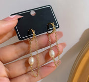 フープピアス リングピアス レディース アクセサリー フェイクパール チェーン 中折れ式 揺れる 華奢 上品 シンプル 大きめ カジュアル フォーマル プレゼント ギフト 贈り物 お祝い 記念日 誕生日 デート 女子会 パーティー 入学 卒業 お呼ばれ お出かけ デイリー 普段使い かわいい おしゃれ フェミニン エレガント 存在感 大人女子 小物 雑貨 女性 ゴールドカラー