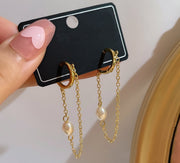 フープピアス リングピアス レディース アクセサリー フェイクパール チェーン 中折れ式 揺れる 華奢 上品 シンプル 大きめ カジュアル フォーマル プレゼント ギフト 贈り物 お祝い 記念日 誕生日 デート 女子会 パーティー 入学 卒業 お呼ばれ お出かけ デイリー 普段使い かわいい おしゃれ フェミニン エレガント 存在感 大人女子 小物 雑貨 女性 ゴールドカラー