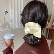 シュシュ ヘアゴム 髪ゴム レディース 女性 ヘアアクセサリー ファッション雑貨 太め 無地 オフホワイト ブラック ネイビー ピンク シンプル フェミニン シック ガーリー 可愛い キュート おしゃれ