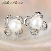 ピアス スタッドピアス レディース 女性 アクセサリー フラワーモチーフ お花 フェイクパール ラインストーン キラキラ シンプル エレガント おしゃれ 上品 かわいい ギフト プレゼント 婦人用 ファッション小物